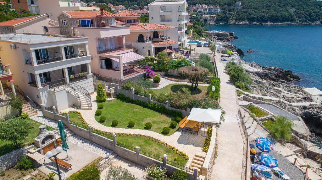 Apartments Lux Lukic Утьеха Экстерьер фото